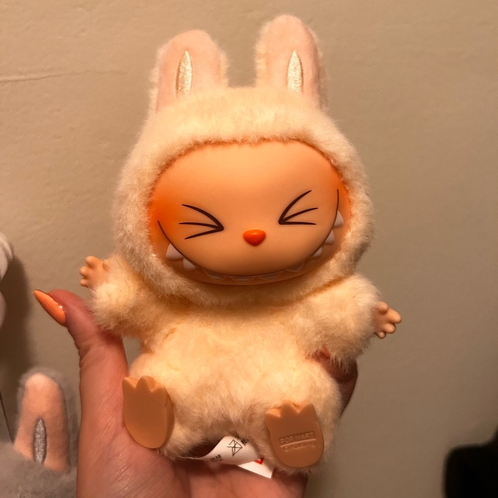 Have A Seat Labubu Sisi